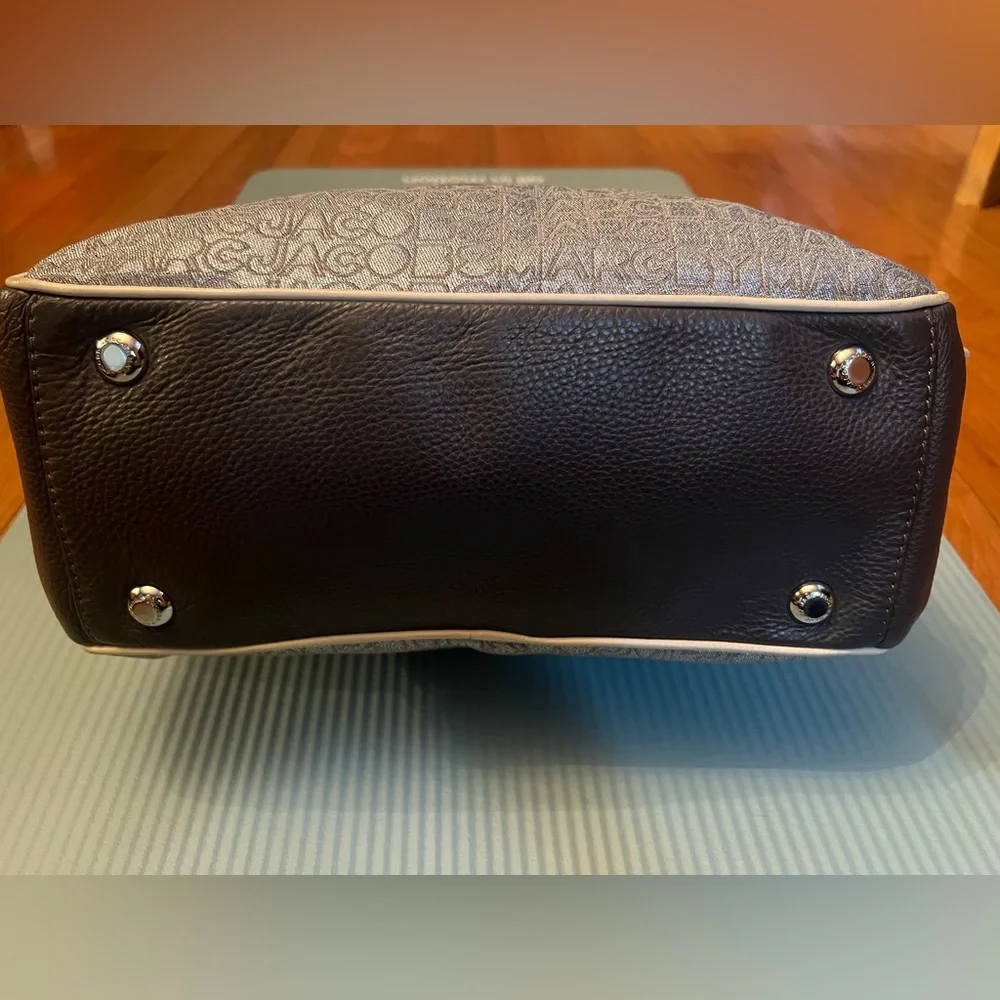 Marc by Marc Jacobs Silver Logo Shoulder Tote Bag - Picture 5 of 9